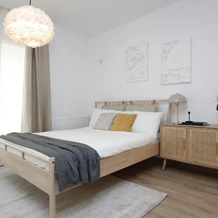 Tranquil Oasis With Chic Decor Apartament *